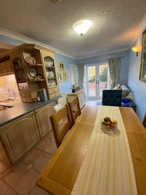 dining room- click for photo gallery